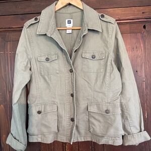 Jacket army green color. Greener color than pic shows